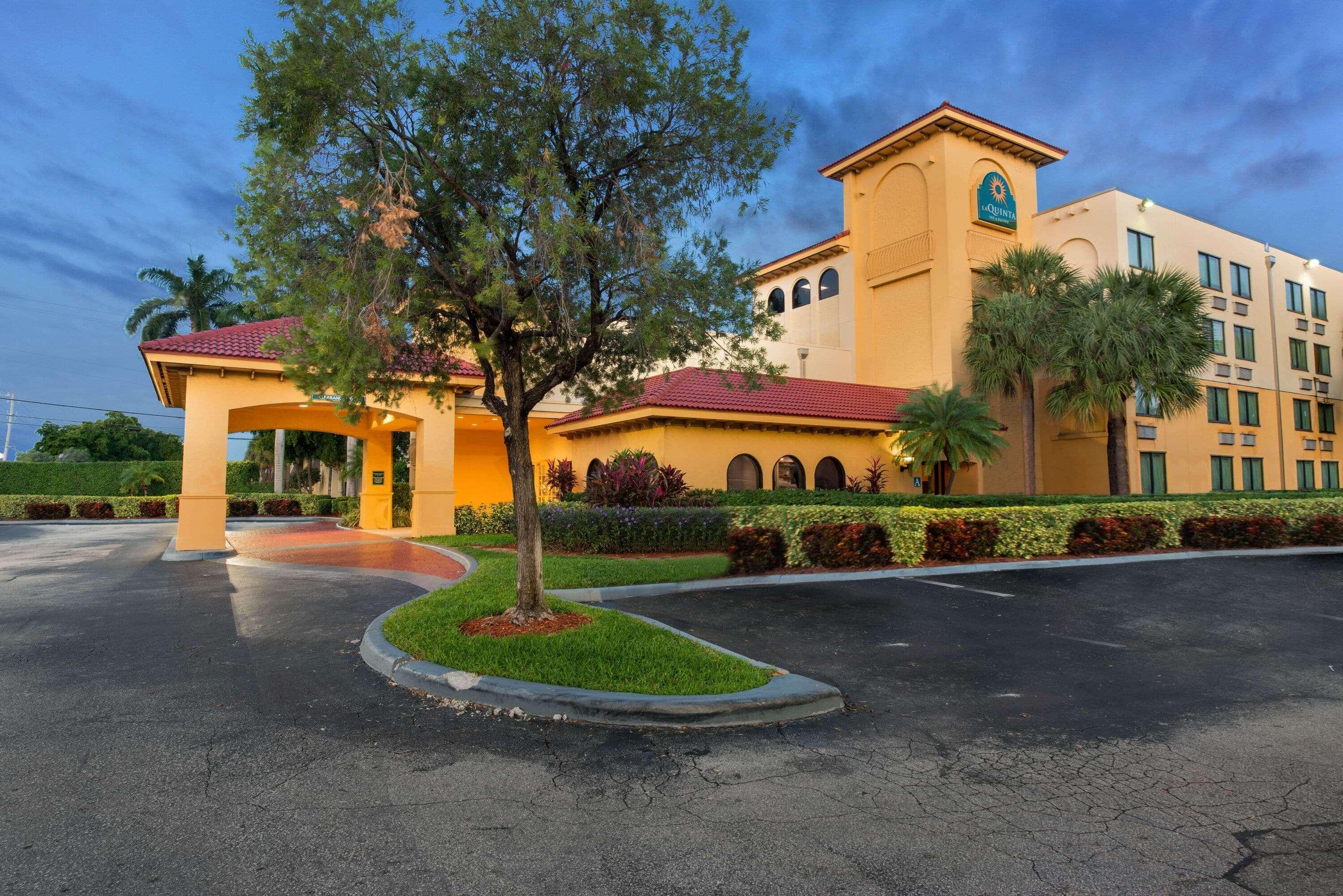 La Quinta By Wyndham Ft Lauderdale Cypress Creek Hotel Fort Lauderdale Exterior photo