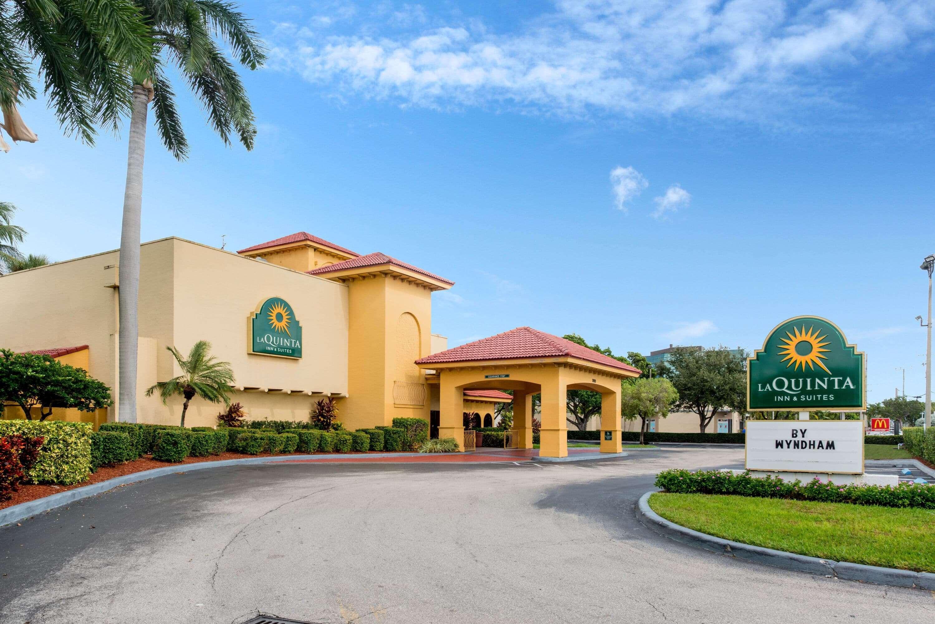La Quinta By Wyndham Ft Lauderdale Cypress Creek Hotel Fort Lauderdale Exterior photo