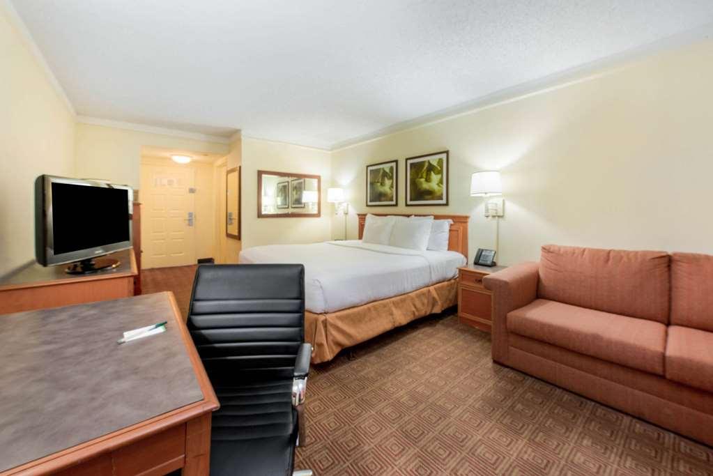 La Quinta By Wyndham Ft Lauderdale Cypress Creek Hotel Fort Lauderdale Room photo
