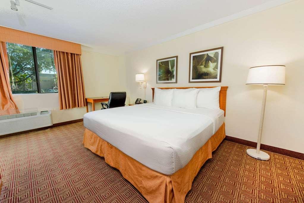 La Quinta By Wyndham Ft Lauderdale Cypress Creek Hotel Fort Lauderdale Room photo